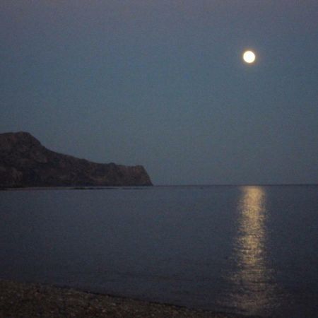 Αmmos Rooms Palaiochora Bagian luar foto