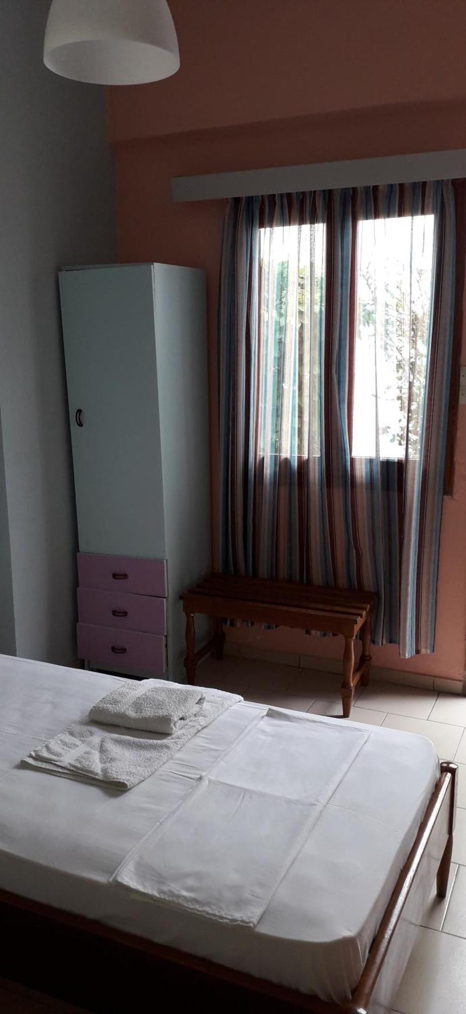Αmmos Rooms Palaiochora Bagian luar foto