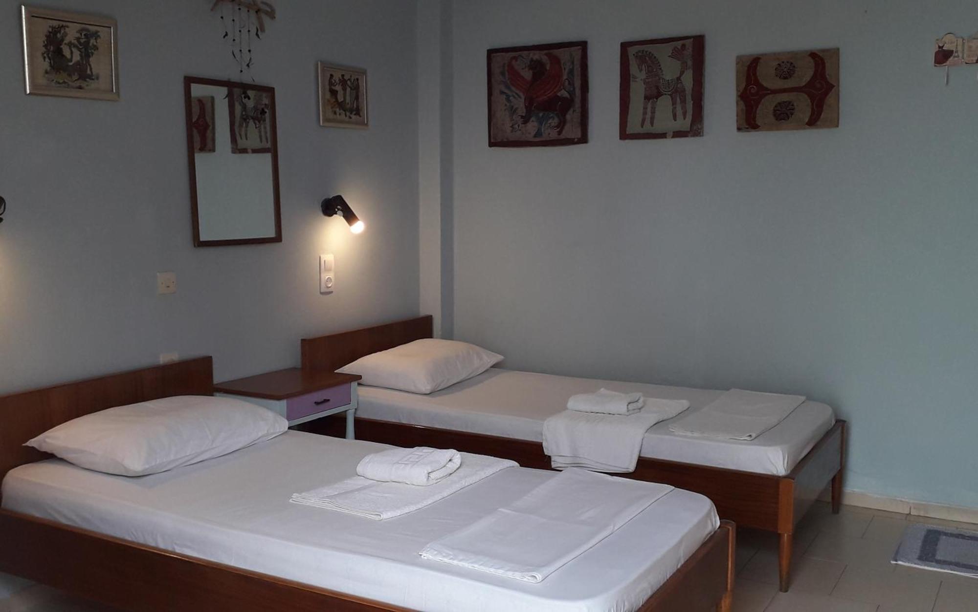 Αmmos Rooms Palaiochora Bagian luar foto