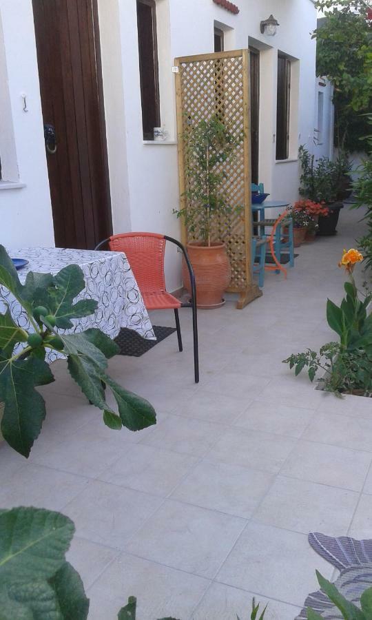 Αmmos Rooms Palaiochora Bagian luar foto