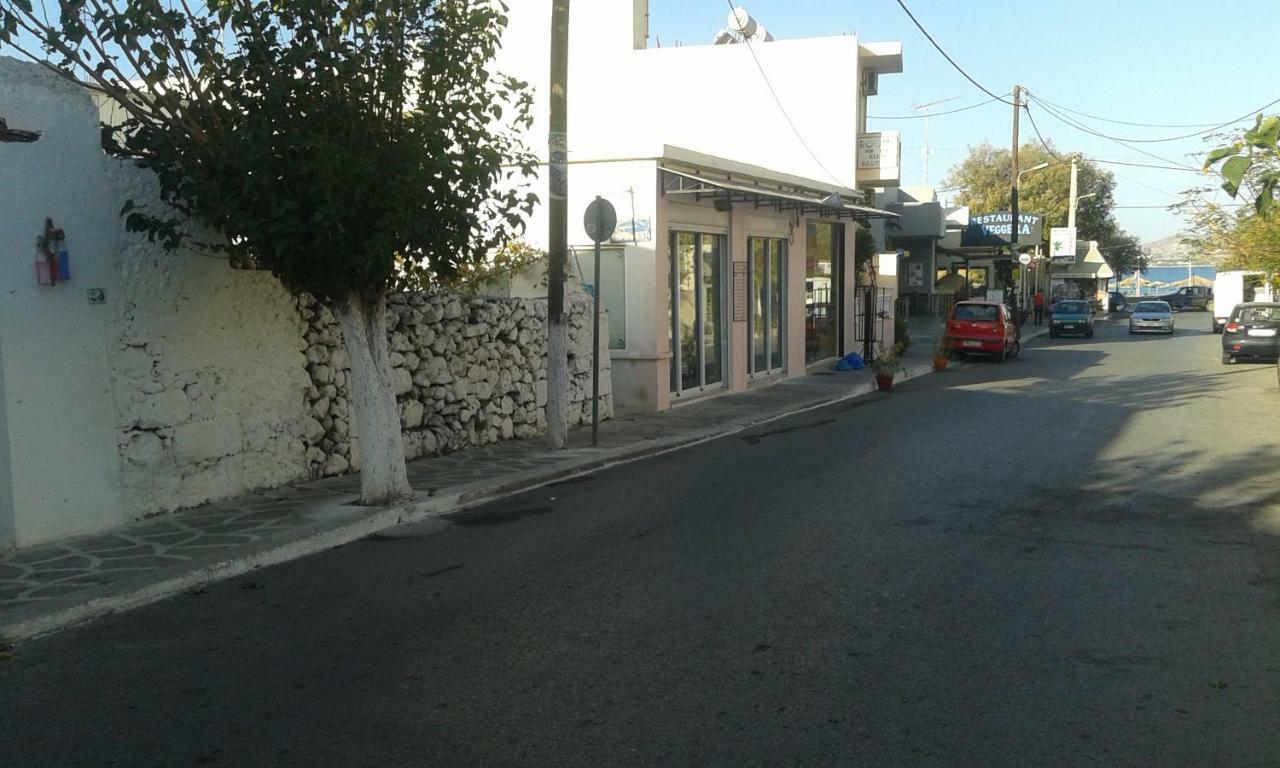 Αmmos Rooms Palaiochora Bagian luar foto