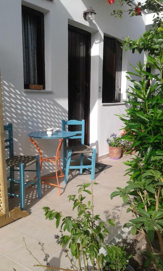 Αmmos Rooms Palaiochora Bagian luar foto