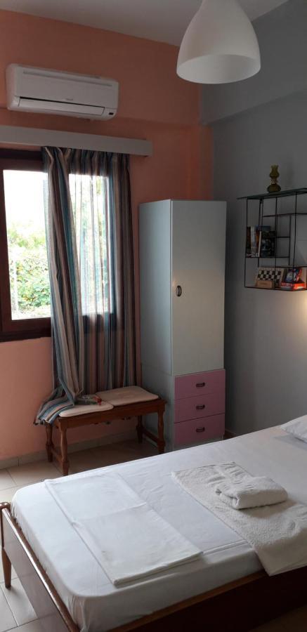 Αmmos Rooms Palaiochora Bagian luar foto